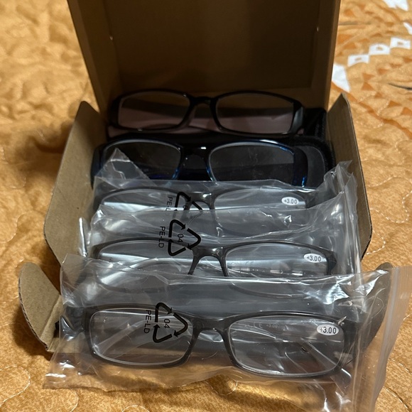 Accessories - +3.00 Set of Reading Glasses